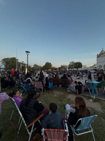 Santa Lucía celebró a la mamás con una fiesta llena de alegría y familia